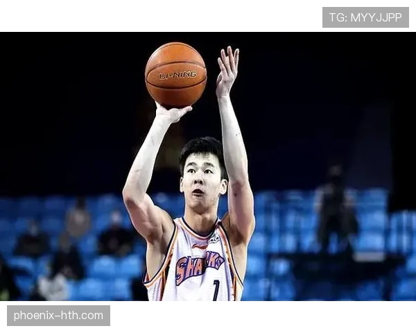 郭昊文这自律程度，凌晨四点健身房打卡跟闹着玩似的
