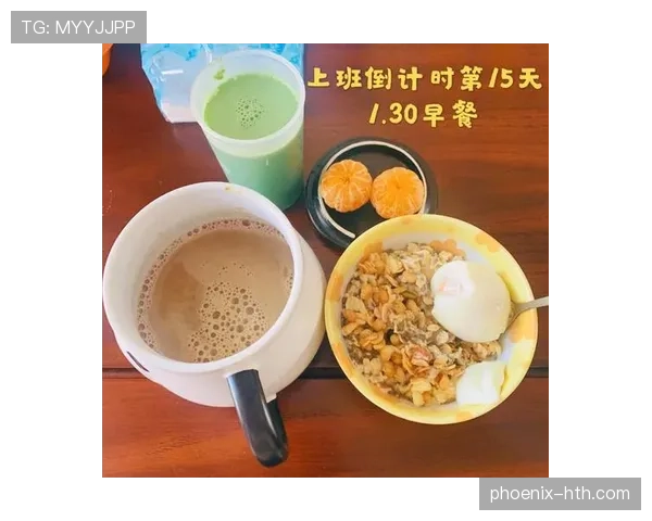 阿萨尔森训练完直接啃鸡胸肉的样子,真就自律到让人无语…… 阿萨尔森训练完直接啃鸡胸肉的样子,真就自律到让人无语……